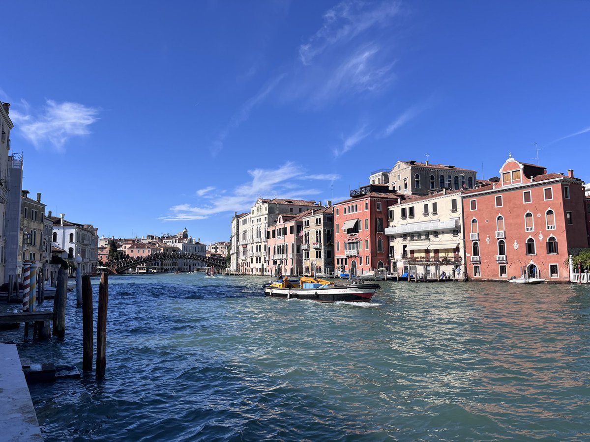 Vol rose avec l’excellente Barbara,
Une escapade vénitienne en prime, au profit de l’association @leshotessesdelaircontrelecancer
#OctobreRose #PinkOctober