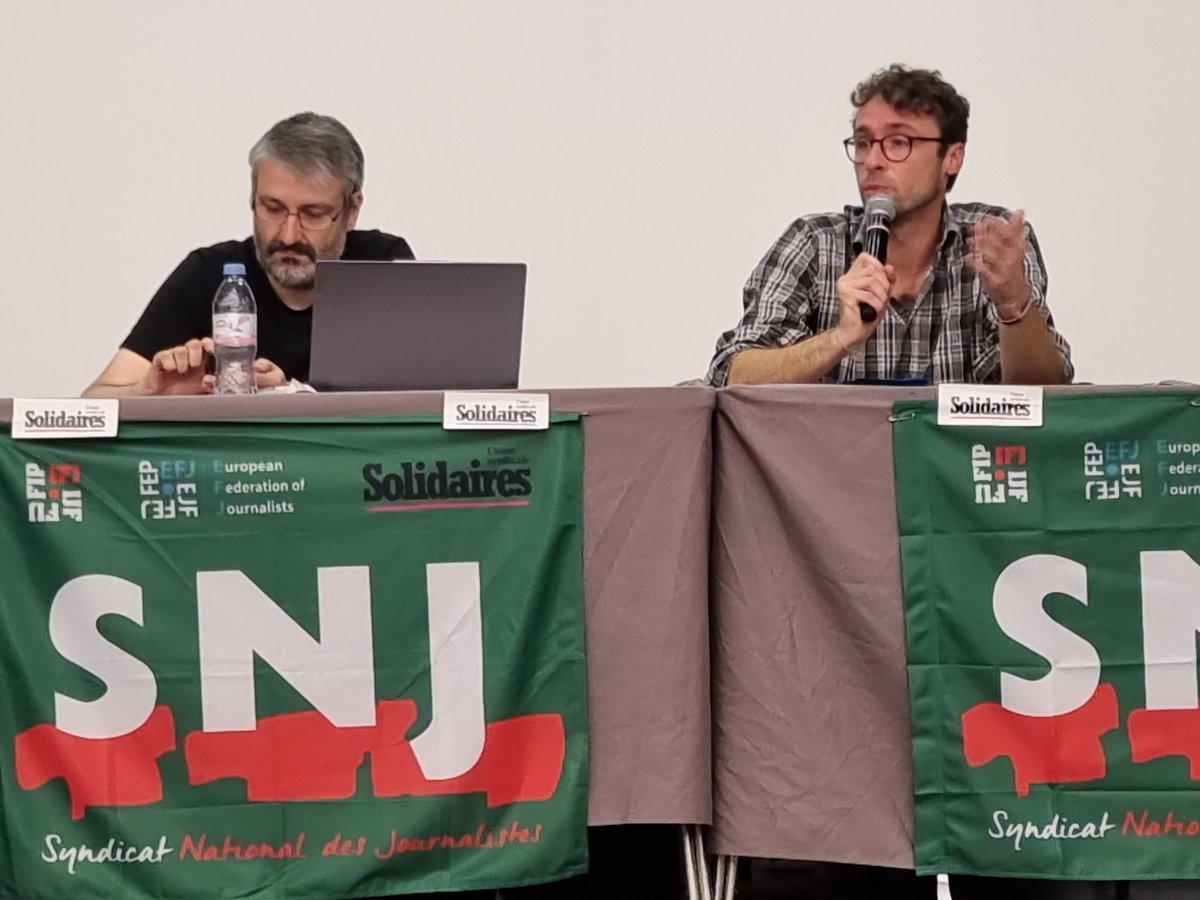 RADIOS LOCALES EN DANGER 
😠🎙📻 
Prise de parole d'Aurélien Chrétien de Radio Déclic, à la tribune du congrès, pour alerter au nom des organisations <a href="/snrlfr/">SNRL</a> et <a href="/cnraradios/">CNRA</a> sur la situation des radios associatives confrontées à un projet de réduction de 30% du Fonds public FSER