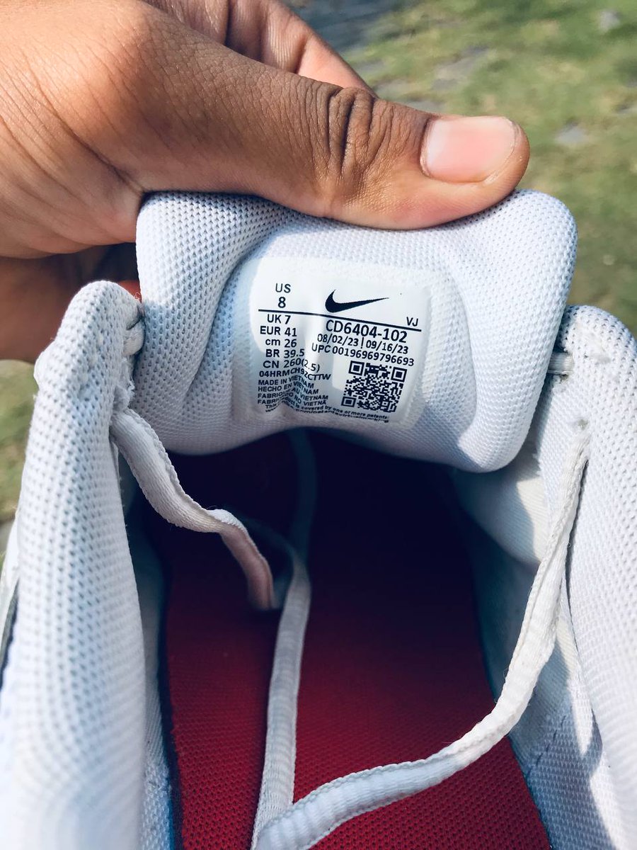 Isnatrisanto_'s tweet photo. Nike P 6000
White / Varsity Red
Blanc / Varsity Rouge
Size 41 (26cm)
Pemakaian baru 4x, minus belum di cuci.
Harga 1.700 https://t.co/s53f5zziuu