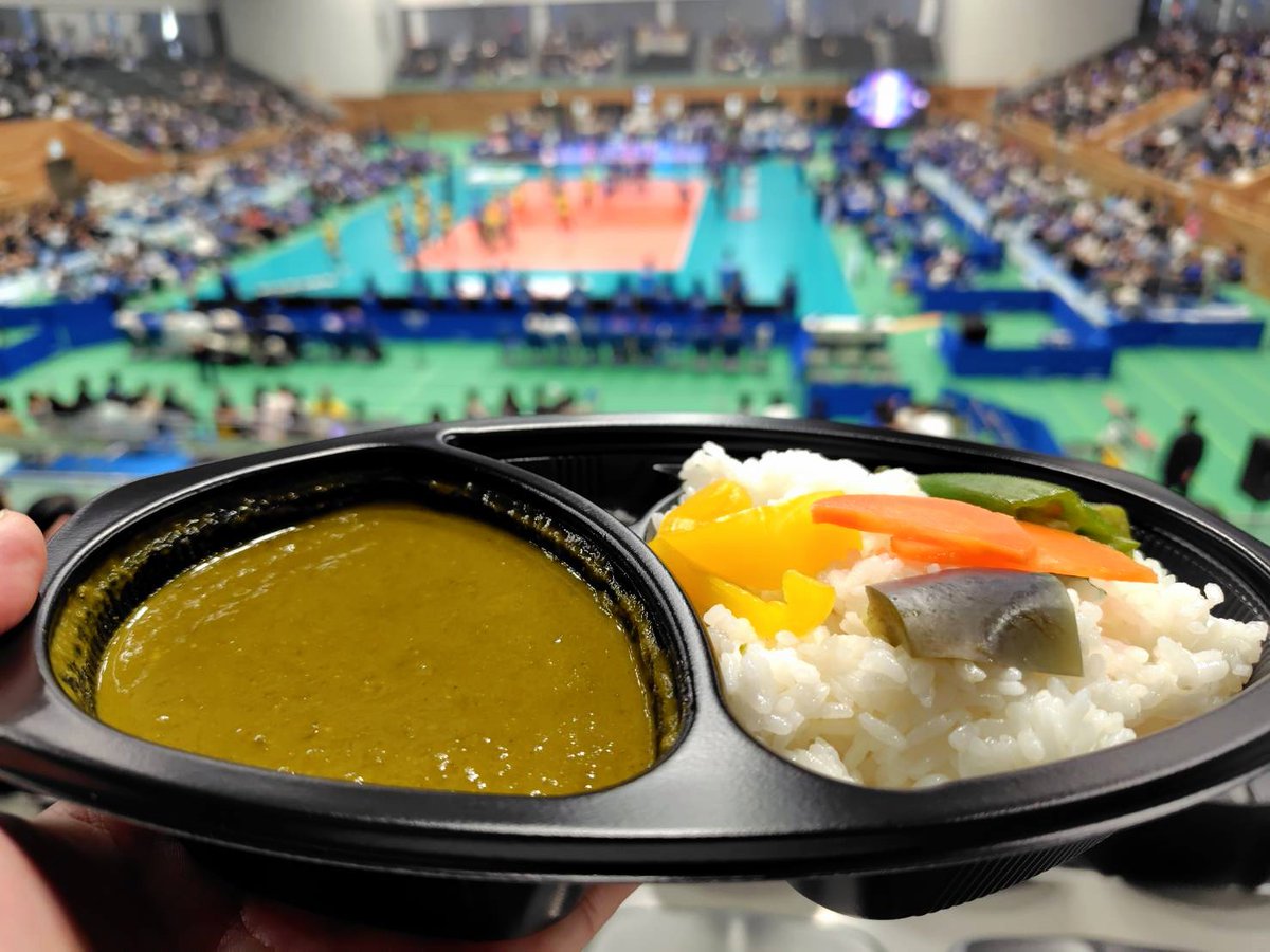 KStadiumGourmet's tweet photo. 【SVリーグ開幕戦！#SAGA久光スプリングス！】
久留米アリーナに乗込み開幕戦に参戦！
もちろん！グルメも楽しみました〜。
筑後産のクロレラを使用した
#クロレラベジカレー 
今月、佐賀市に久留米アリーナ

オープンする#MAGCOFFEE のチェリーソーダは、コーヒーの実をシロップで漬けた珍しい〜！ https://t.co/pZTj2sVrpX