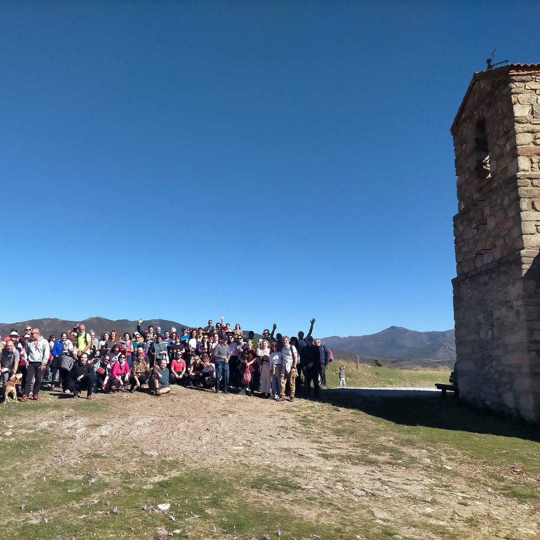 MancomunidadSDR's tweet photo. La "#Rinconada"🥾 se manifiesta como una impresionante marcha de senderismo multitudinaria🚶🚶‍♀️, donde residentes y visitantes se unen para explorar las sendas tradicionales de la #SierradelRincón⛰🌳 

👉Este año tendrá lugar en Madarcos📍, el 26 de octubre🗓

@sierranortemad https://t.co/hF5YGRM8g6