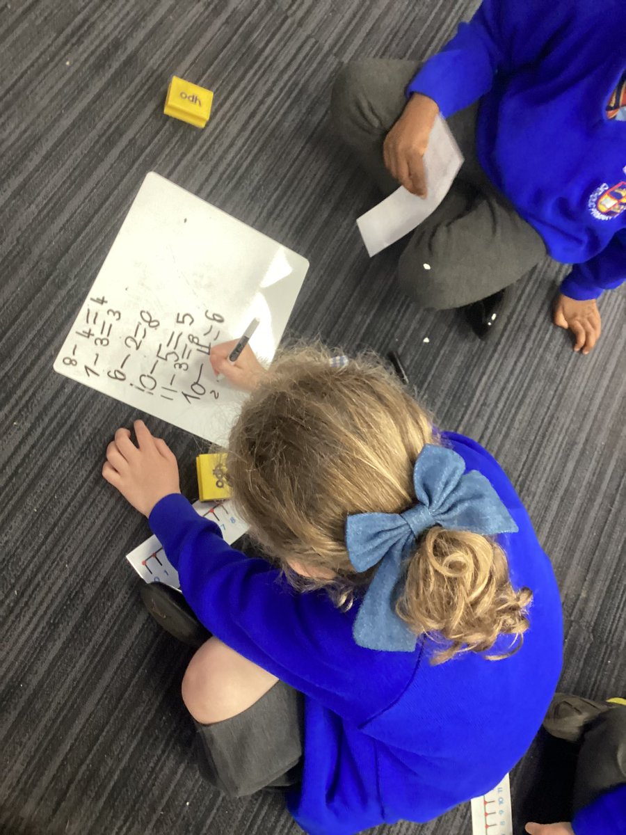 ihomcps1's tweet photo. 1MO are working so hard in maths this morning, we are learning to subtract by counting back #ihommaths https://t.co/udUj2e81TQ