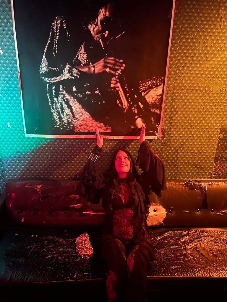 vajratemple's tweet photo. We had a blast tonight in NYC with @joeyariasnyc @jhoardmusic @paulbabeplease at an amazing party at @nublunyc hosted by @beigenyc
All of that means great music, chill vibes and old school East Village magic.
#vajratemple #nublunyc #beigenyc #jhoard #joeyarias #paulbabe https://t.co/dycNZxzQfm