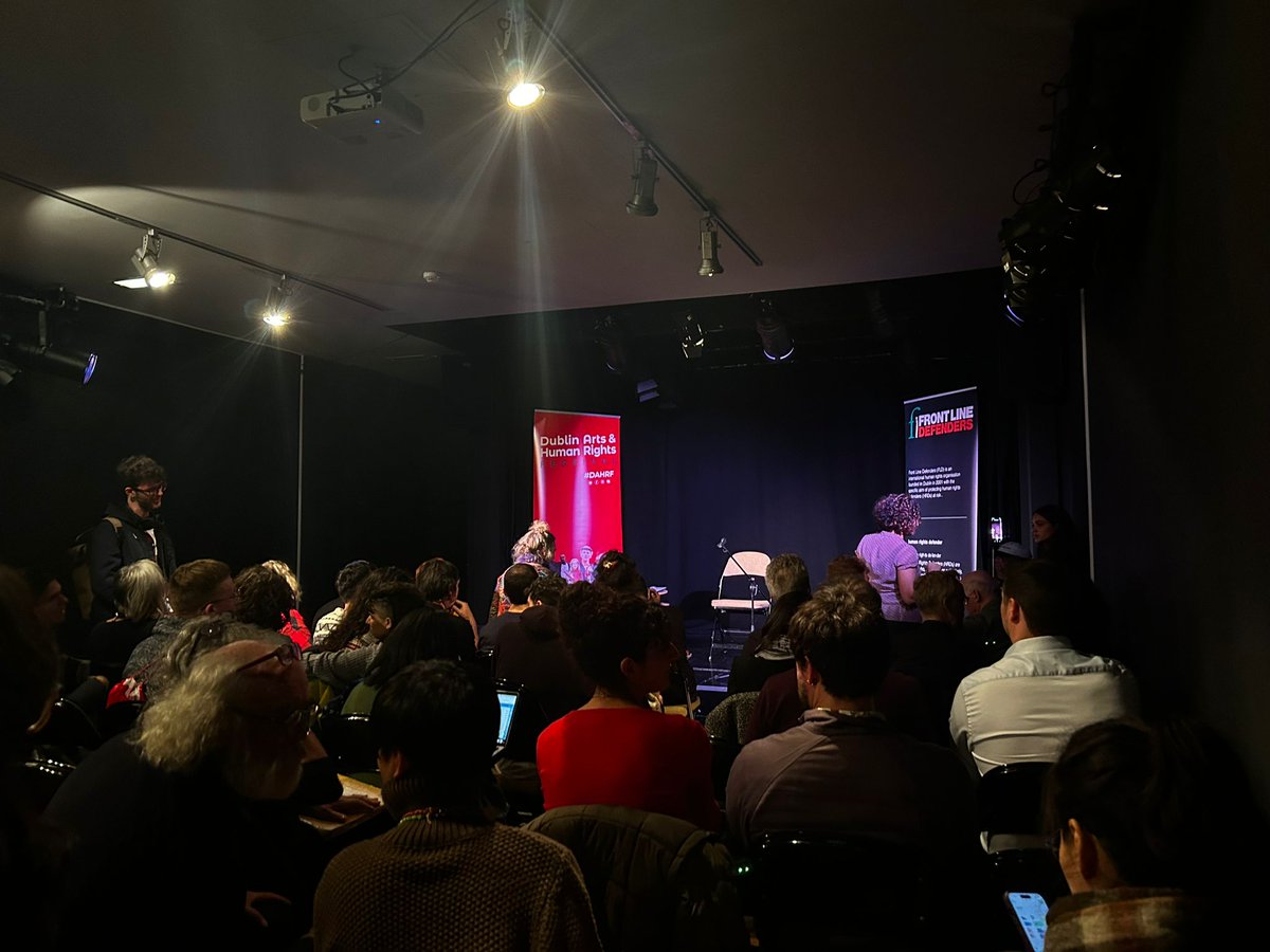 Smashing_Times's tweet photo. 🟥 Standing room only for last nights Open Mic Night at The Ireland Institute! #DAHRF #SmashingTimes #FrontLineDefenders @FrontLineHRD https://t.co/dGBwGpIVbC