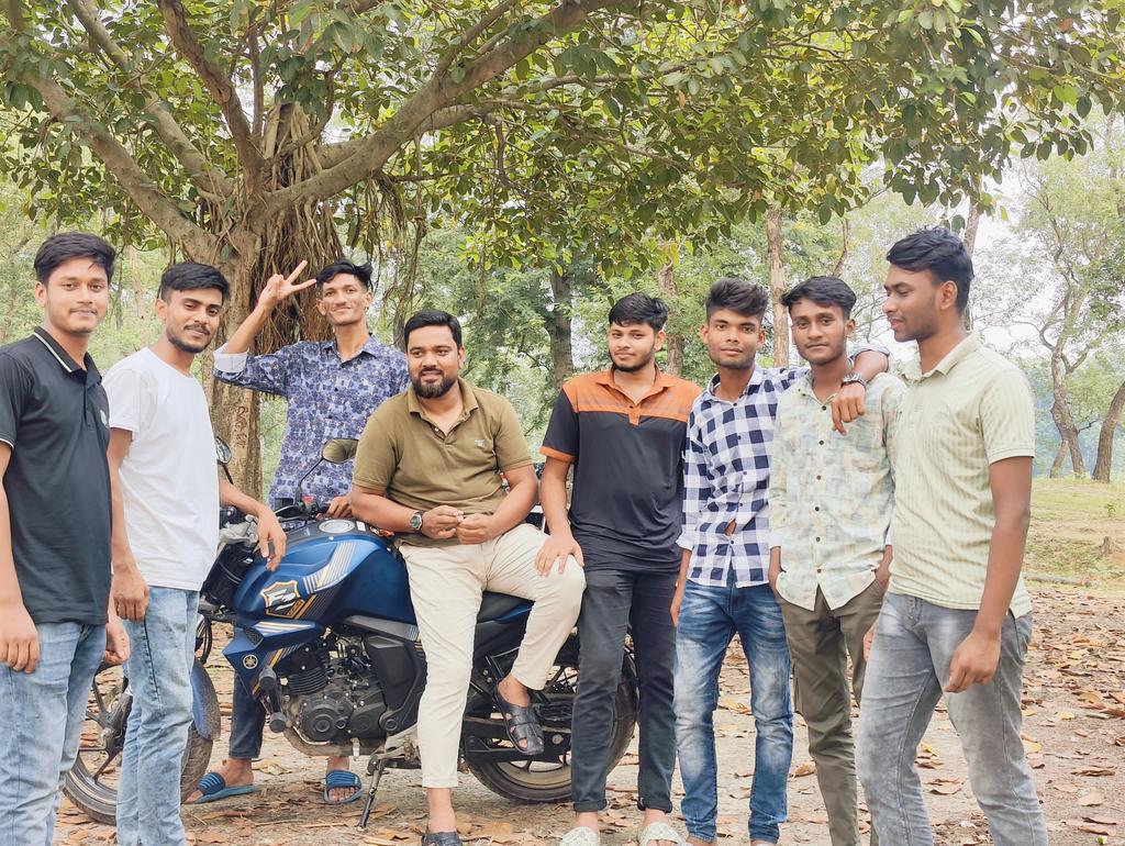 twittearafat's tweet photo. - বন্ধুদের সাথে কাটানো সময়গুলো জীবনের সেরা সময় 💙

📌 বাবুডাইং https://t.co/m3Pp7ZzTtM