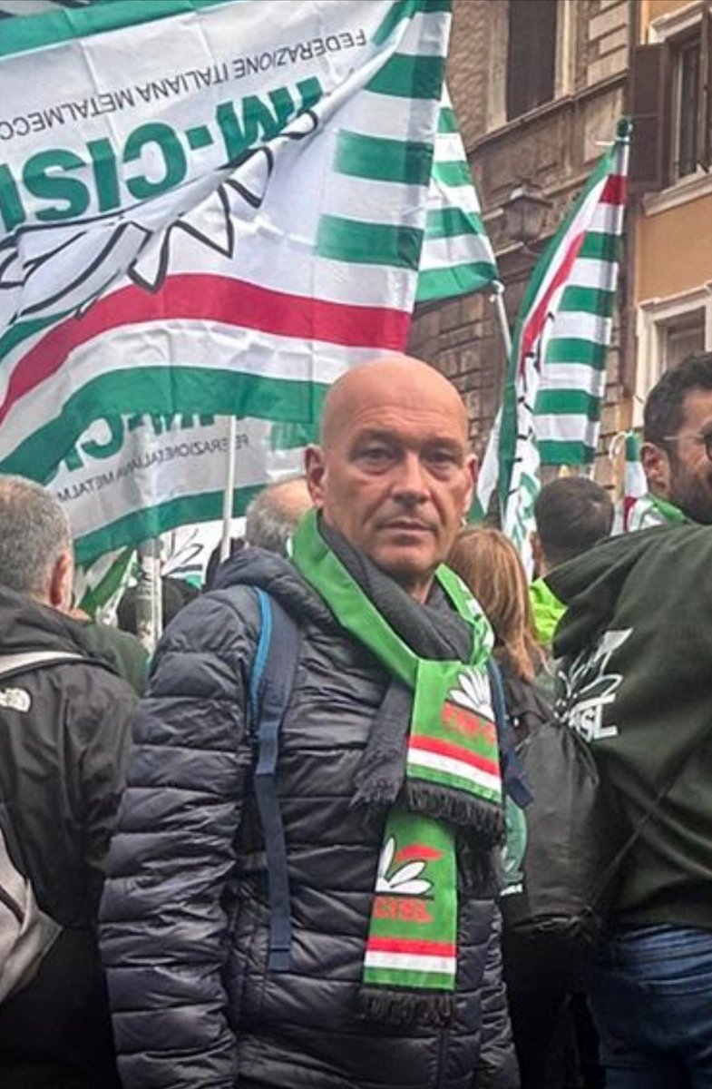 cislareametrobo's tweet photo. #CambiamoMarcia: acceleriamo verso un futuro più giusto del settore automotive, lo slogan della manifestazione di Roma in occasione dello sciopero automotive #fimfiomuilm. Anche la Cisl Area metrop. bol. presente, insieme a Fim, con il segr.@MazziniMarino https://t.co/Co3rFYIuPT