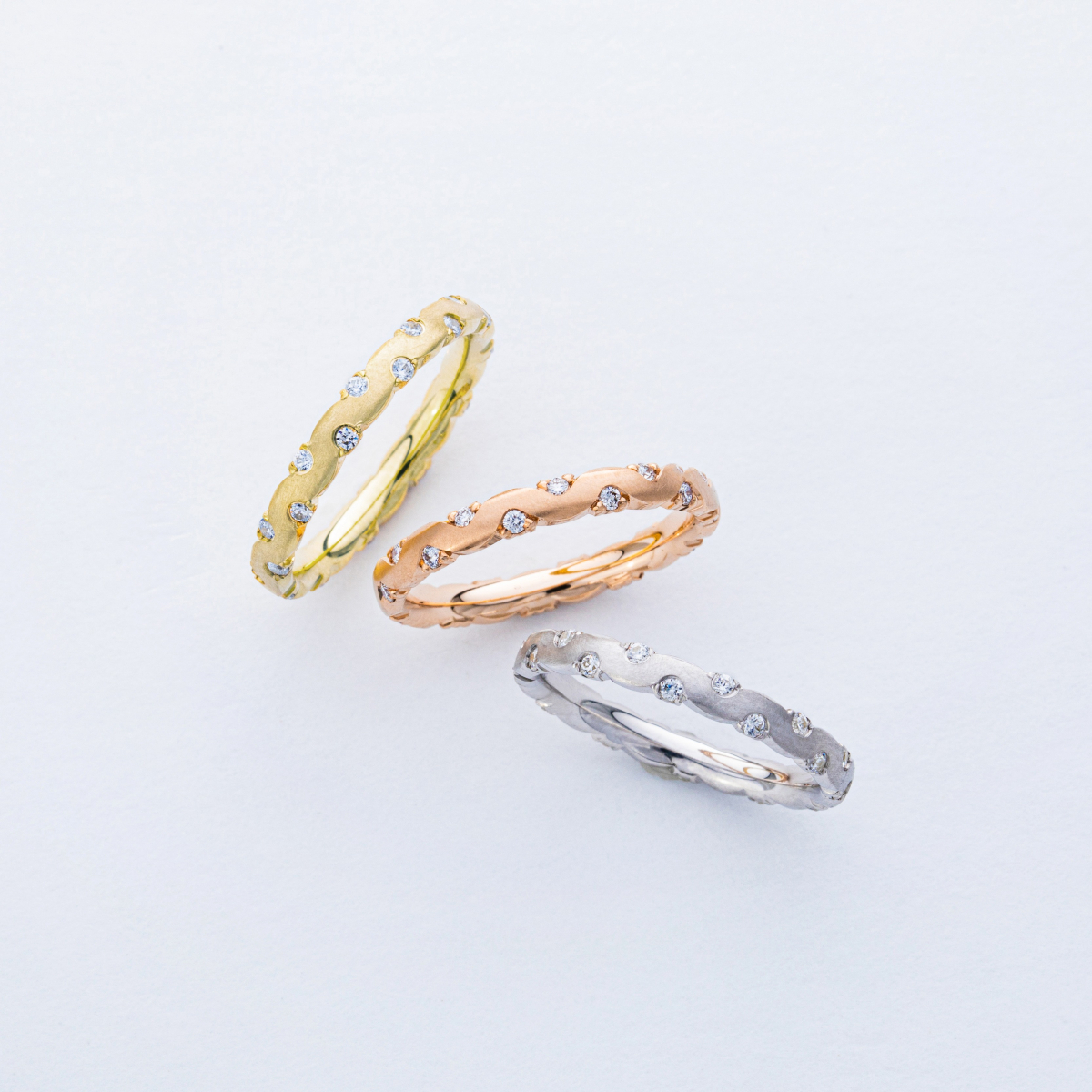 acredo_jp's tweet photo. 新しい「トーキョートレジャー」
ストリートと輝く光
東京の美しさを表現しています💍🗼✨

new eternity ring collection - Tokyo Treasures, many streets and glowing lights, representing the beauty of tokyo.

#アクレード #エンゲージリング 
#オーダーメイドリング #acredo #Tokyotreasures https://t.co/ZKScT8Duwb
