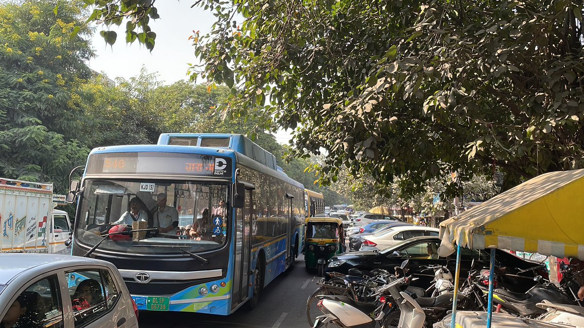 siddhusworld's tweet photo. @dtptraffic big traffic jam in front of Alaknanda main market . No police personnel to take care of it https://t.co/S0Dy6aoc0W