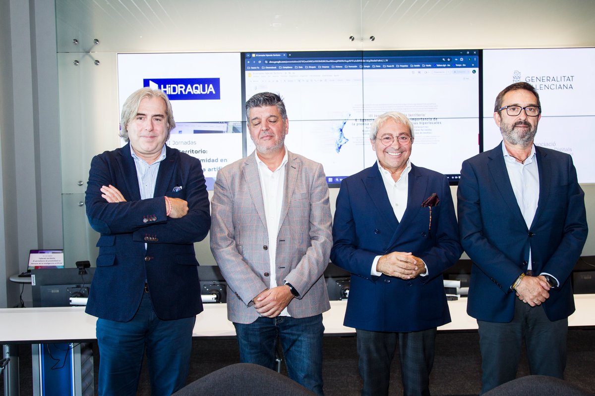 _APPV_'s tweet photo. 🖥 La cuarta mesa,“Agencias de publicidad y prensa cercana hiperlocal”, gestionada por José Luis Pichardo, @interdiarioes y miembro @APPV ha estado conformada por Alberto Álvarez de OJD, Eugenio Martin de @arquetipoinfluence y Alfredo Fernández de Mediterránea de medios #IA #AI https://t.co/lgIJWJaKqz