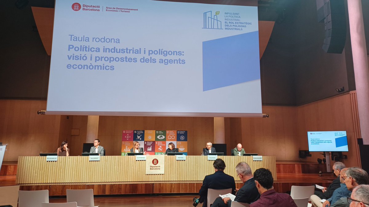economieslocals's tweet photo. 🔛Comencem la primera de les taules rodones de la jornada, Política industrial i polígons: visió i propostes, amb la participació de:

👉@esterpujol, directora de l'Àrea @SocioEconAMB.
👉@carlesrivera, coordinador gerent del @pacteindustrial.
👉@dgimenez_71, director gerent de @PIMEC.
👉Sílvia Solanellas, directora estratègica de la @upiccambra.
👉Salvador Guillermo, director d'economia i Estudis de @FomentTreball.

🗣Modera la presidenta delegada de l'Àrea de #DesenvolupamentEconòmic i Turisme de la @diba, @anammartinez.