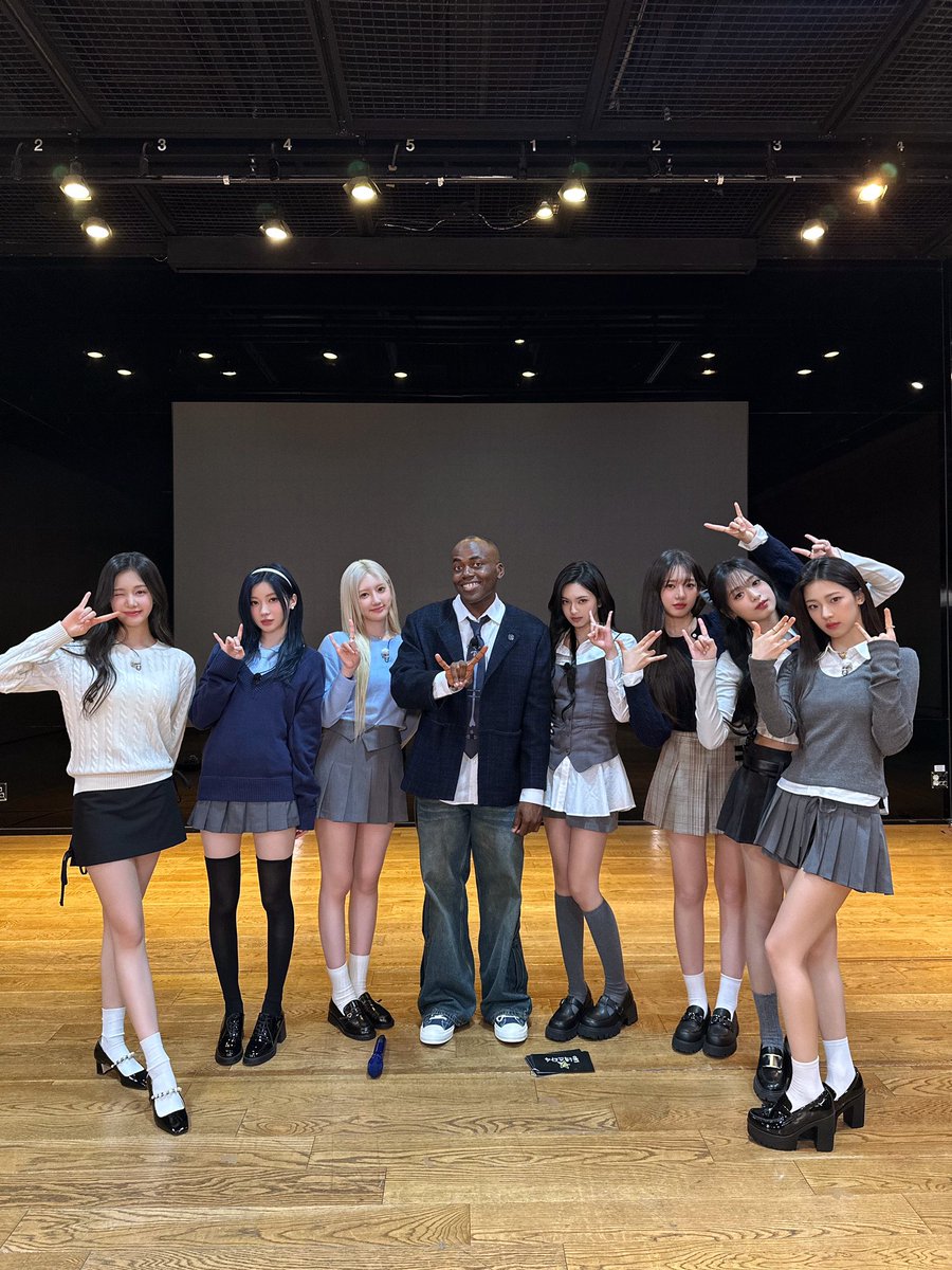 동네사람들~!! 다음주 화요일 6시 동스케 베이비몬스터 스포 나갑니다✨RT가 무려 37분💕

1. 베몬 VS 베몬 보컬 차력쇼 내전 🎤
2. 보컬 차력쇼 대결곡 셋리스트 <Pink Venom> VS <FIRE> (1 Round), <Flowers> (2 Round)

타래로 이어서...

#동네스타K #TheKStarNextDoor
#BABYMONSTER