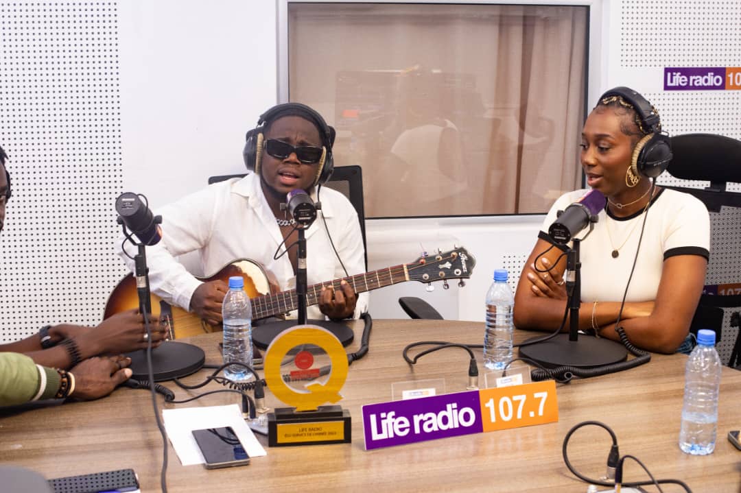 martinstchoboy's tweet photo. Life Radio 📻 🇨🇮 en compagnie de la légende vivante @ladyponcemusic et @itsabrinalove https://t.co/UlBhMfojr1
