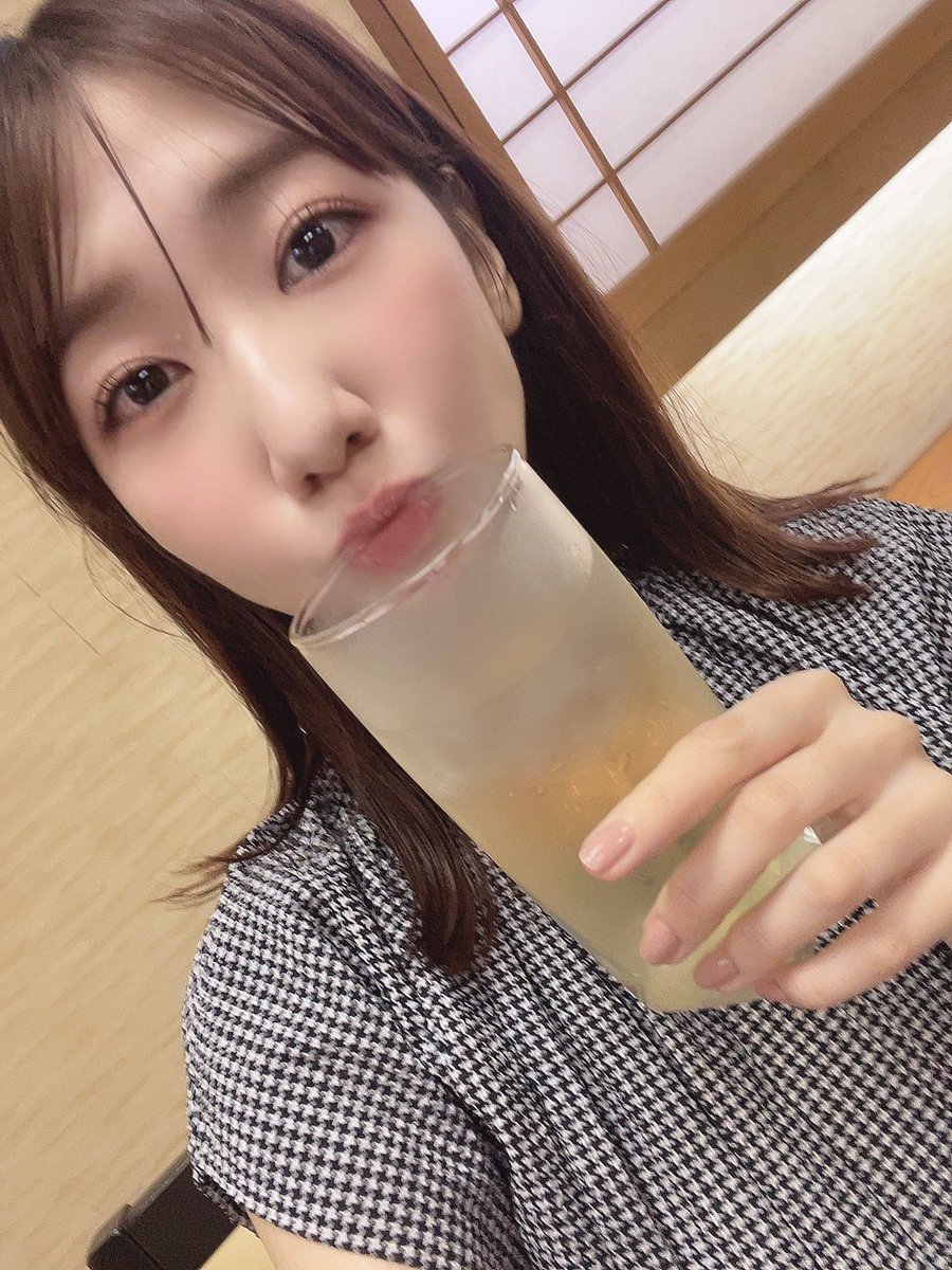 まいど〜皆さんこんばんは🍻
お仕事終わった方お疲れ様でした🙇
まだ勤務中の方退勤迄頑張って下さい
どなた様も気を付けてお帰り下さい🏠
金曜日の夜を楽しんでお過ごし下さい♪
今週の勤務終わった方ご苦労様でした。
明日からゆっくりして下さい。
今日もありがとうございました😊
ﾏｯﾀﾈ👋