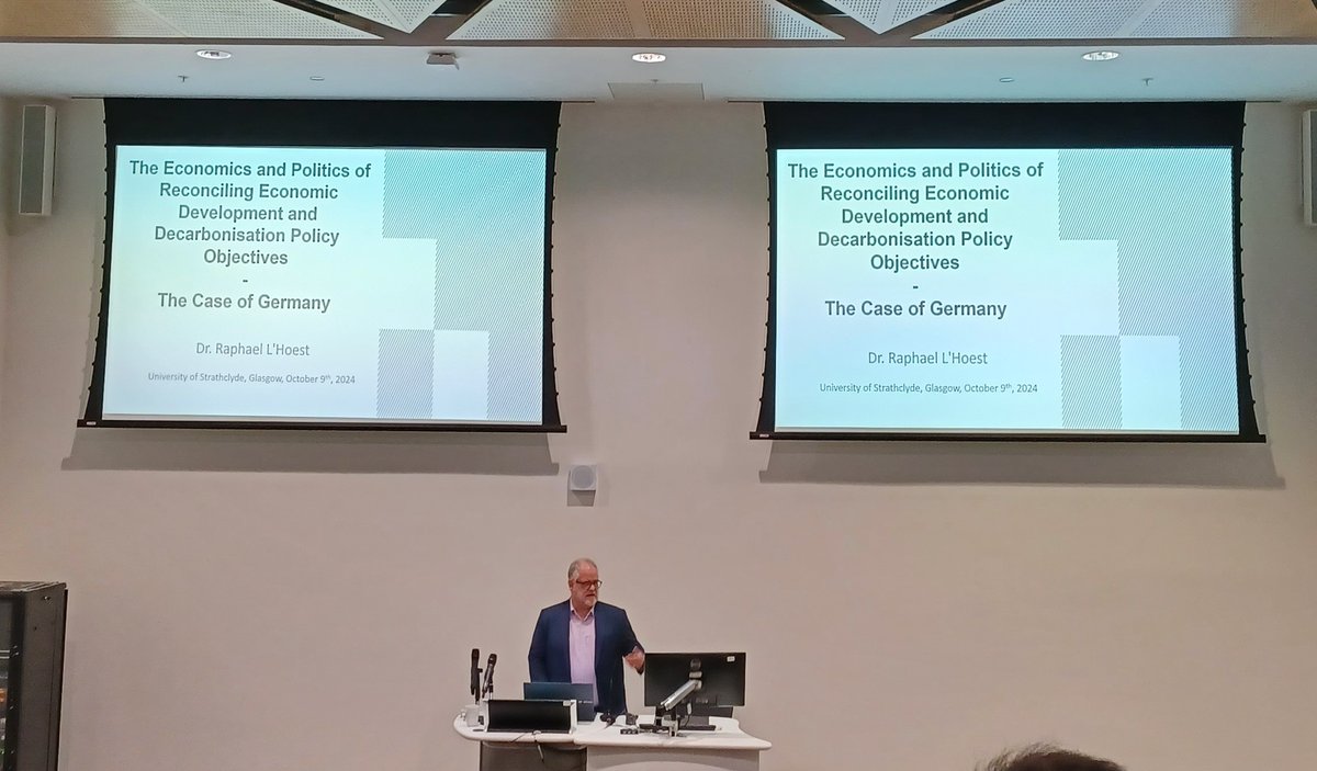 RogeliaPC's tweet image. Excellent lecture by Dr L’Hoest, German Ministry for Economics and Climate Action, on ‘Economics and Politics of Reconciling Economic Development and Decarbonisation’. Thanks to my colleagues @StrathPolIR @eprc_eu for organising.
Great engagement from our @DiploStrath students!