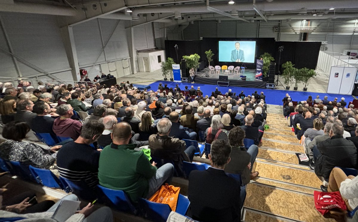 AMF_46's tweet image. 🇫🇷 Congrès des maires et élus du Lot, aujourd’hui, au parc des Expositions du ➡️Grand Cahors. 
Près de 750 personnes présentes pour dire ensemble « Les communes… heureusement ! », les maires et les élus locaux… heureusement !
@l_amf #lescommunesheureusement