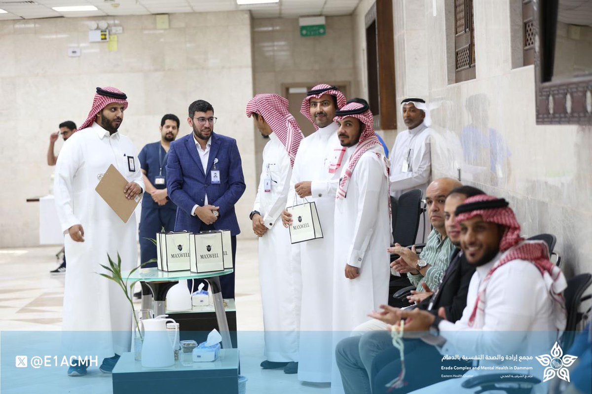 نظم #مجمع_إرادة_والصحة_النفسية_بالدمام 
أحد مكونات #تجمع_الشرقية_الصحي ممثلا بقسم الإرشاد الديني مبادرة #اصنع_أثر بحضور رئيس تشغيل المجمع د: مرجع اليامي وعدد من أفراد الفريق العلاجي وجرى خلال اللقاء توزيع الهدايا للمتميزين الذين ساهموا بتقديم البرامج والمحاضرات خلال فترة إقامتهم