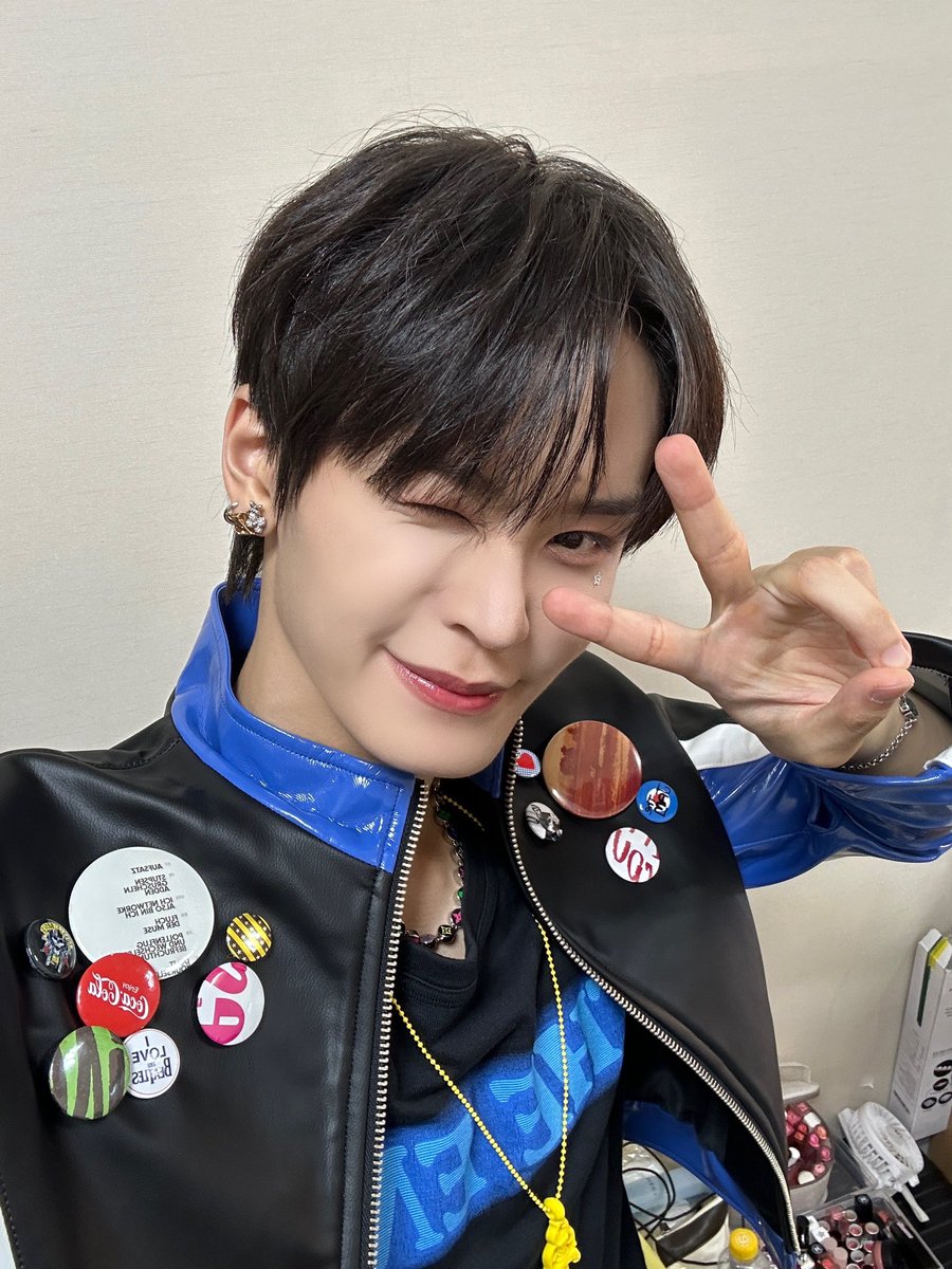TPST_twt's tweet photo. [#태래] 우산 챙기기!🌧️☔️❤️ https://t.co/gtcyTg3ULW