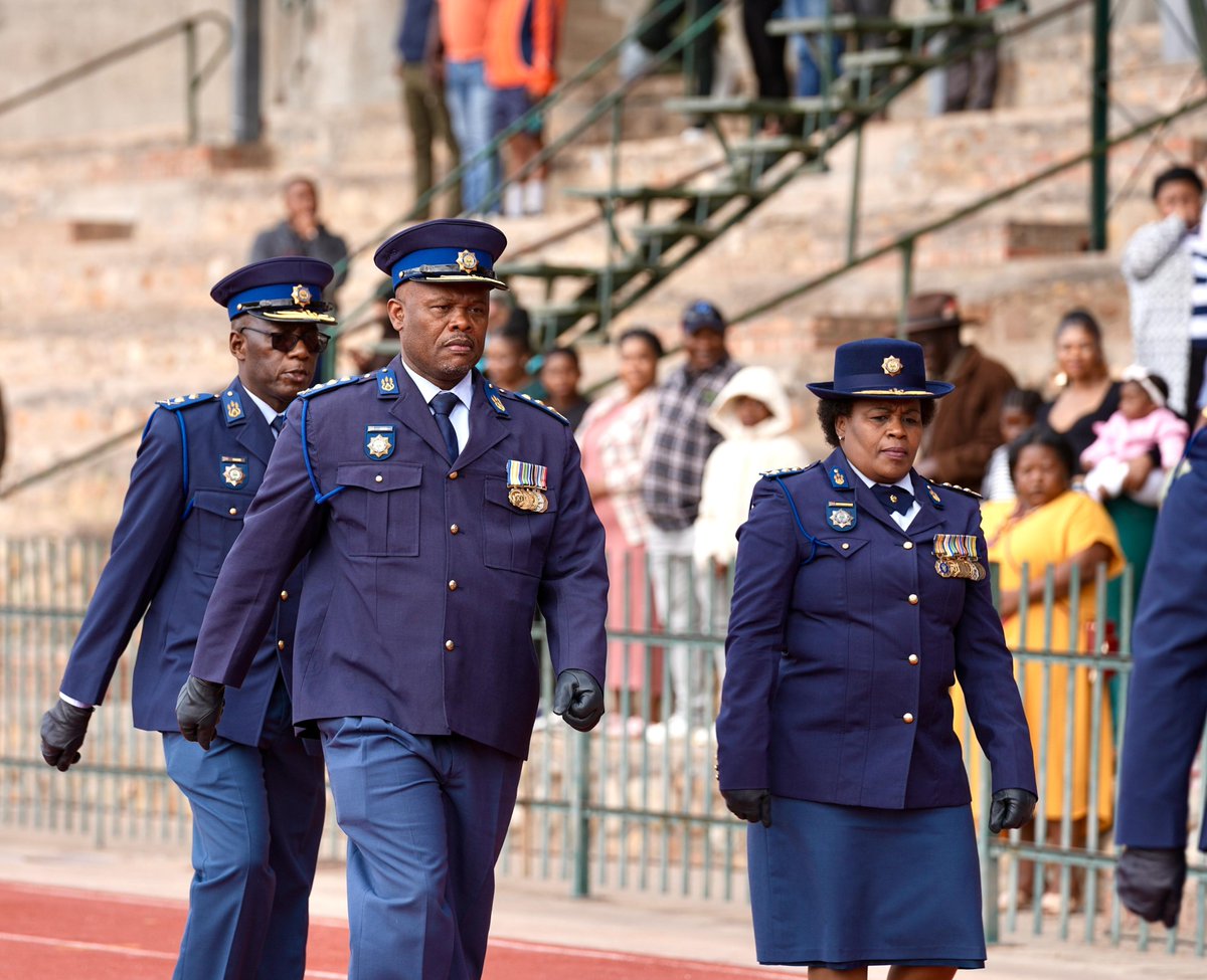 SAPoliceService's tweet photo. #sapsHQ [READ] Keynote address By Deputy National Commissioner: Crime Detection, Lt General Sibiya, at the 2024 #Project10K Passing Out Parade at SAPS Academy Oudtshoorn, Western Cape, 18 October 2024. #PassingOutParades #MoreBootsOnTheGround ME
https://t.co/2pAONs1hVb https://t.co/eJKfLJ3zCl