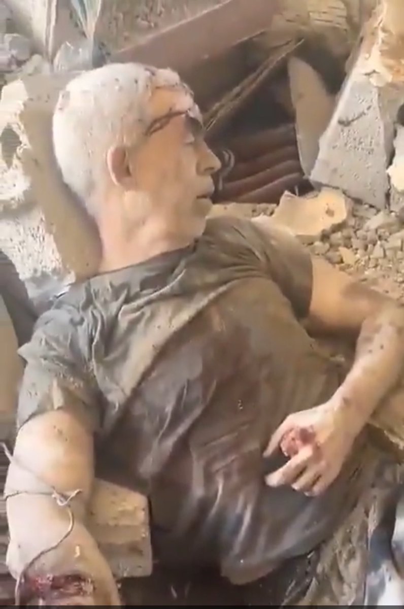 مات وحيدا مقاوما وحوله جيوش العرب النائمة وهو يدافع عن الأقصى ويطهره من دنس اليهود الصهاينة
يوم كيوم حمزة وموت كموت جعفر 
#السنوار 
#السنوار_ايقونة_الشجاعة