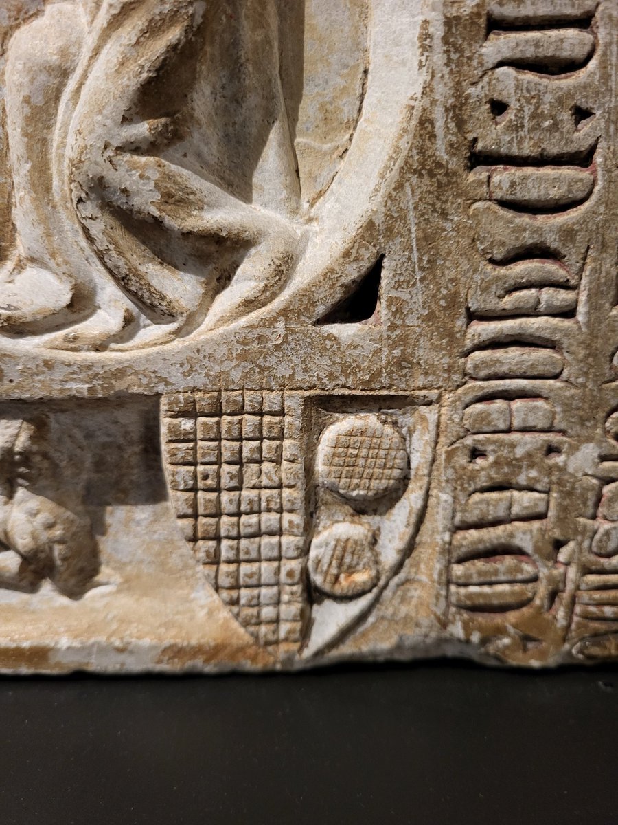 DumoulinValrie2's tweet photo. Pour #LesArmoiriesDuVendredi, cette belle épitaphe de Maître Aymeric de Samatan, chanoine à Toulouse ✝️ en 1282. Conservée au @MuseeAugustins mais visible en ce moment dans l'#ExpoCathares au @MSR_Tlse ✨️ https://t.co/5ROKQytR4Y