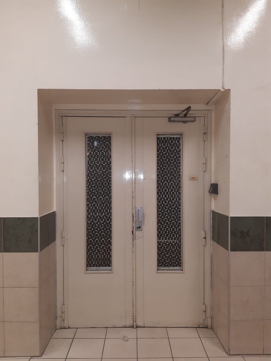 BellesEtPur3s's tweet photo. ⬇️ Dernier thread ⬇️

le SOUS-SOL abandonné de la fac de médecine (ils ont ENFIN refermé la porte à clé !!) (j'ai quand même eu le temps de m'y aventurer) https://t.co/Mk8LupV7FQ