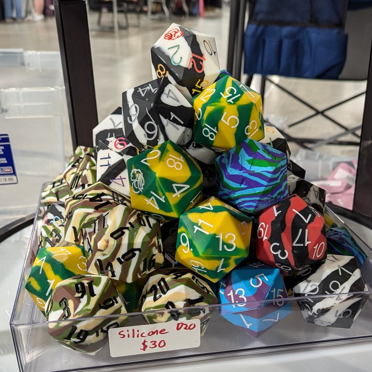 RobinsNerdSupplies tweet media