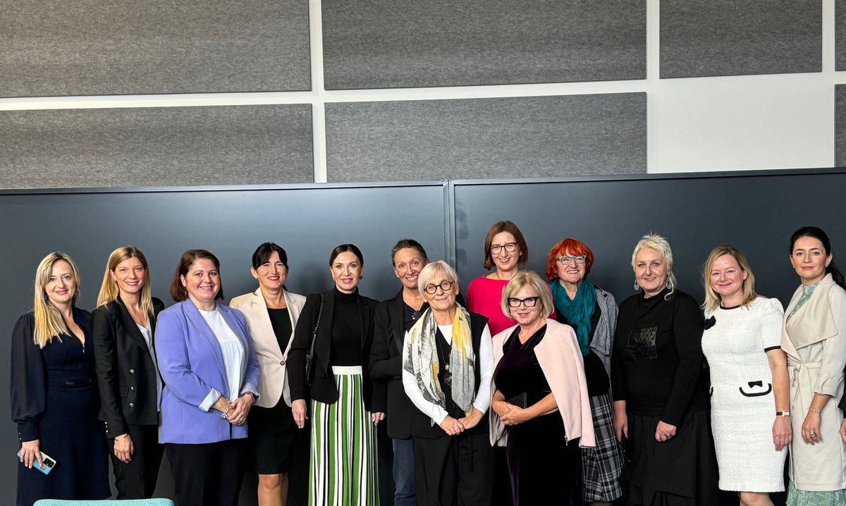 Ženska saborska nadstranačka inicijativa ponovno u akciji. Riječ je o grupi saborskih zastupnica novog saziva koje nastavljaju braniti ženska prava, upozoravati na kršenja, podržavati ženska prava u Saboru, zemlji, svijetu - na sve dostupne načine.