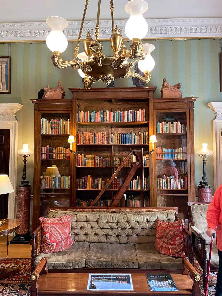 deena44444's tweet photo. I love history everything is inspired by history, so that's why I love vintage and antiques ❤️ https://t.co/vOahEPtrBq