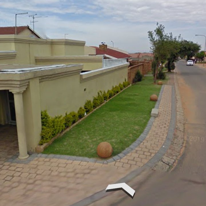 KasiEconomy's tweet image. A corner yard in Soweto

2009 vs 2022