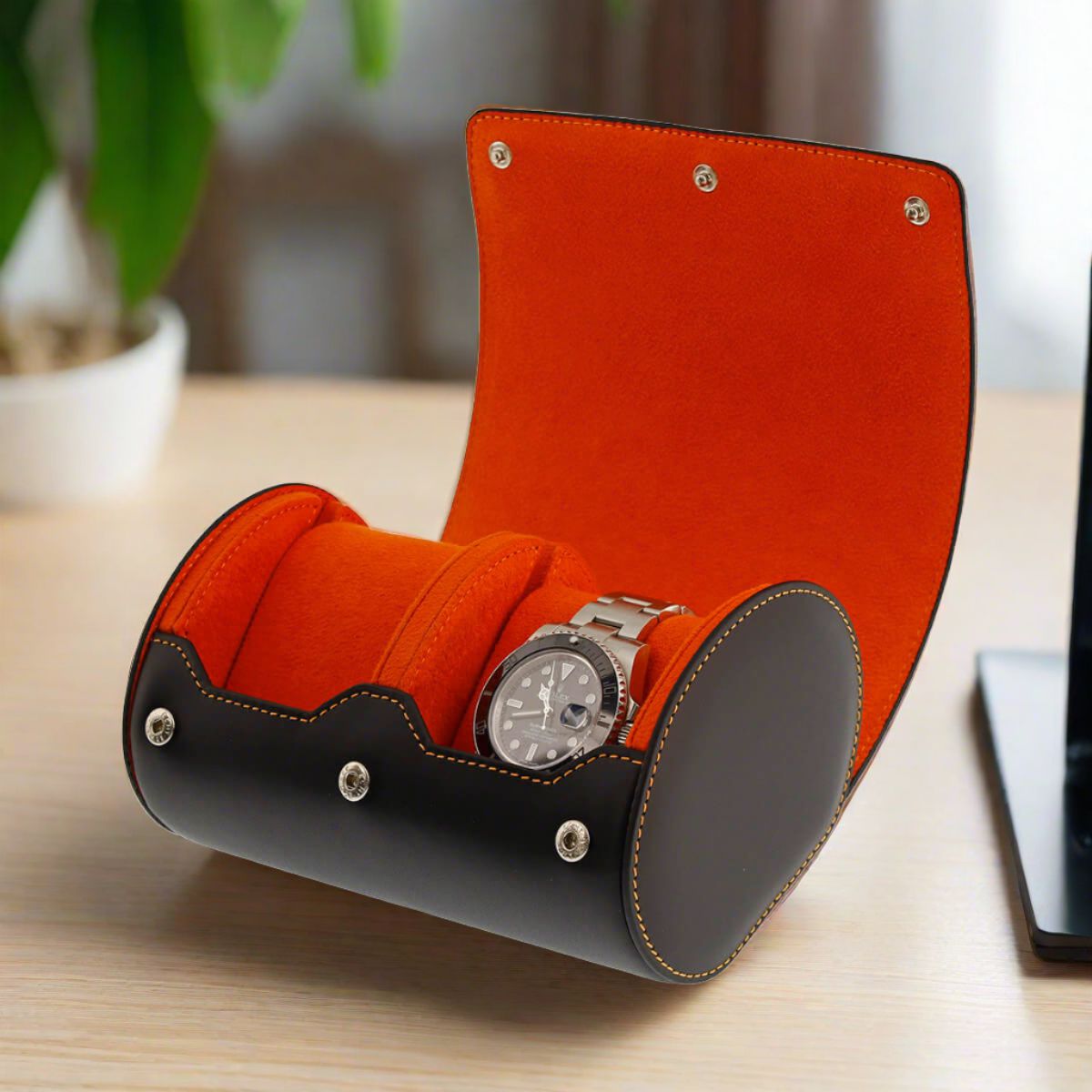 aevitas_uk's tweet image. Discover the Double Watch Roll Case in Premium Black Nappa Leather with Orange Lining by Aevitas. Perfect for watch lovers seeking style and protection. Store and travel with two watches in luxury for £159.95. #AevitasUK #WatchCase #LuxuryTravel aevitas-uk.co.uk/products/doubl…