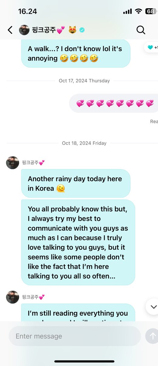 LokiStory_'s tweet photo. Kemaren masih ketawa2 dia pas tgl 16 &amp; aku cuma dm 💞💞💞💞 tgl 17 nya masih aman, 
Nah hari ini tgl 18 jinny tiba2 kirim ini, ngaku ga loh yg dm jinny gua aneh2 siapa?😏😏

#JINNY 
#WEVERSE https://t.co/vQM3yslkL0
