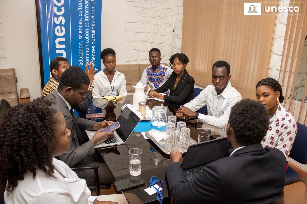 Ce mercredi 16 octobre, j’ai eu l’honneur d’accueillir, avec mon collègue <a href="/raphelbelizaire/">Raphel Bélizaire</a> au nom du Bureau, le Gouvernement Jeunesse d'Haiti à travers sa Jeune Présidente, Son Excellence Madame Stéphanie Sophie Louis, ainsi que les Jeunes Ministres de la Jeunesse, Madame