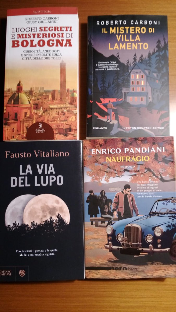 SimoneTogneri's tweet photo. Di amici, di incontri, di storie, di emozioni. #libri @GiusyGiulianini  @FaustoVitaliano @EnricoPandiani https://t.co/g7xTAasrrT