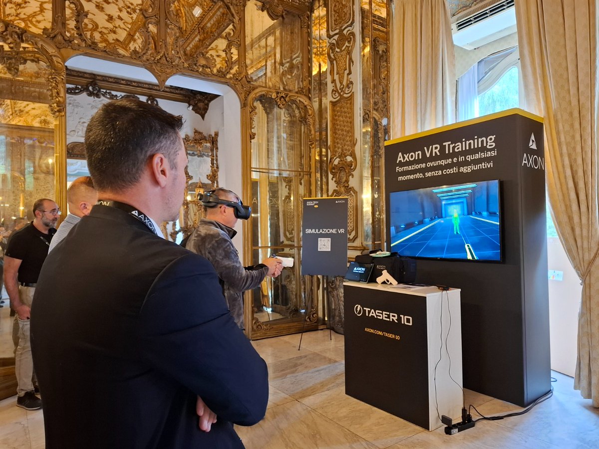axon_ita's tweet photo. 💬 “Le tecnologie di #Axon, come il #TASER e i nostri sistemi avanzati di intelligenza artificiale, stanno dimostrando un impatto positivo concreto, aiutando le forze dell'ordine a operare in modo più sicuro ed efficace”  - @LucaMascelloni, AD #AxonItaly https://t.co/qISqGNtF0d