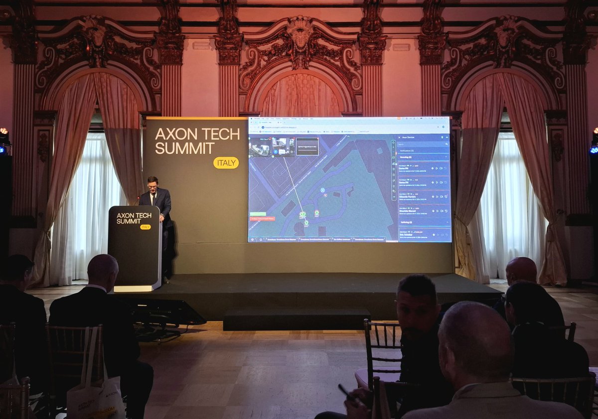 axon_ita's tweet photo. 💬 “Le tecnologie di #Axon, come il #TASER e i nostri sistemi avanzati di intelligenza artificiale, stanno dimostrando un impatto positivo concreto, aiutando le forze dell'ordine a operare in modo più sicuro ed efficace”  - @LucaMascelloni, AD #AxonItaly https://t.co/qISqGNtF0d