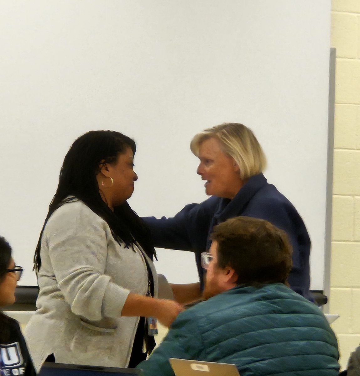 🎆📢📣 NEW Assistant Principal Alert!!  🏫 Congrats to Dr. Graves on her new role as AP at Glasgow MS!!!  glasgowms.fcps.edu/announcements/… 
#ALLIN #Panthers #Leaders