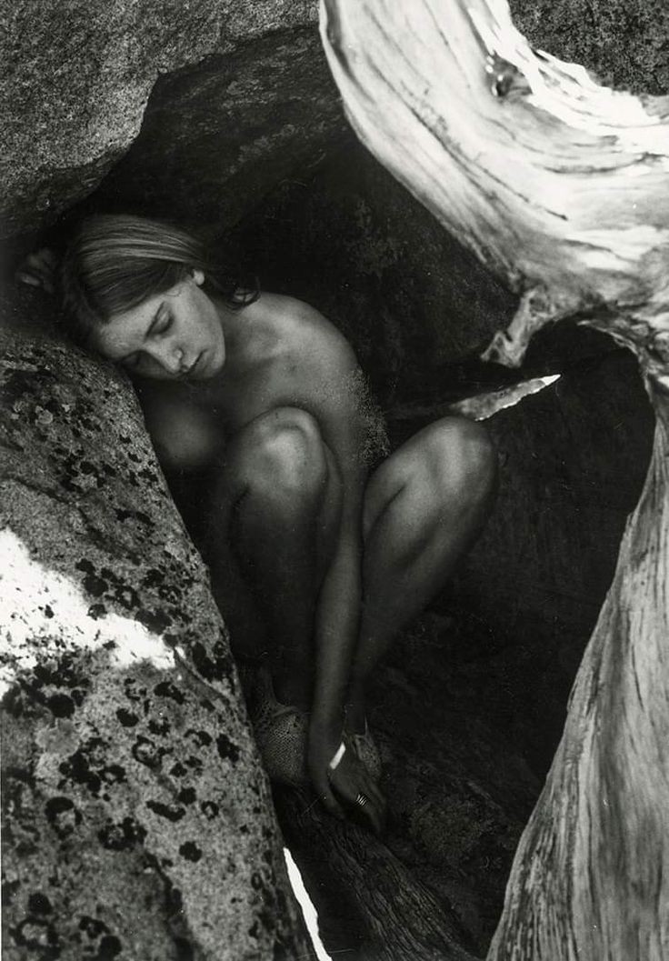 toeumw's tweet photo. #francescawoodman https://t.co/SqJXcune2b
