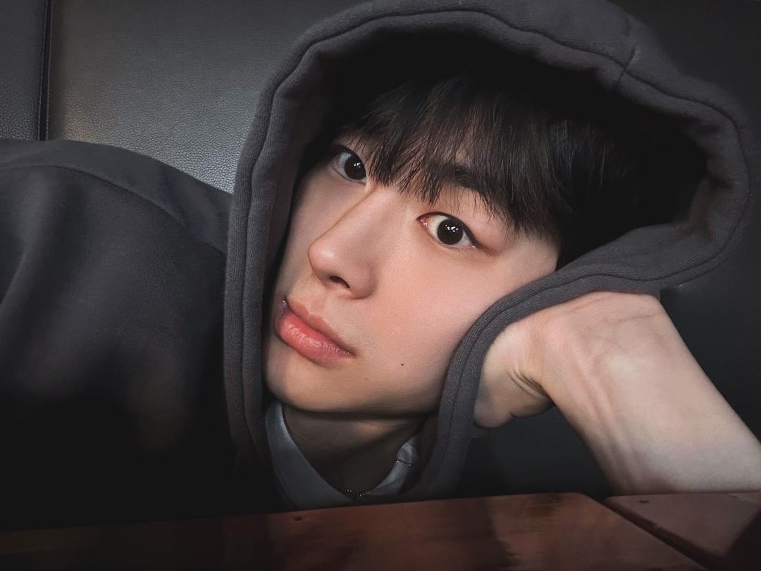 G_Gyuing's tweet photo. 이 날은 진짜 뭐지.. 너무 잘생겼어 https://t.co/9LtijjHijt