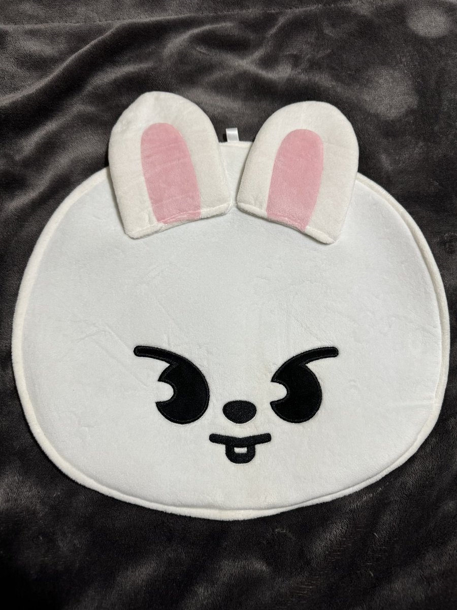 스트레이키즈 리노 우치와 양도합니다
가격 4.0 택미포
우치와 커버 사용 2번 (사용상태 깨끗하고 상태 괜찮아요) 

스트레이키즈 포토카드 포카 양도 판매 울프찬 리빗 돼끼 지니렛 한쿼카 퍼핌 폭시니