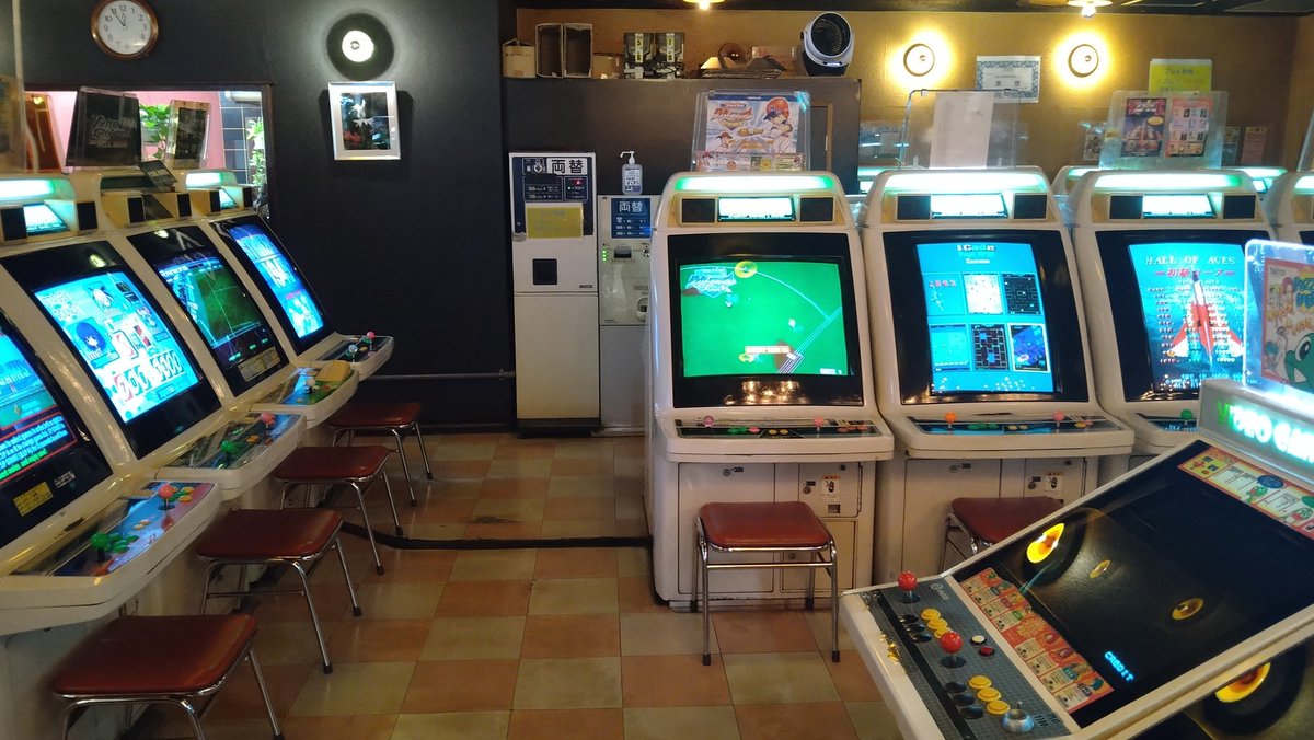 b_wings1234's tweet photo. 私はよくゲーセンに行った。

入学した時
卒業した時
就職した時
失恋した時
嬉しい時
悲しい時
何でもない時
私はゲーセンに行った

ゲーセンは「まあゲームでもやってけよ。気が済むまでな」と、いつだって温かく迎えてくれた。
これからも私はゲーセンに行く。
行けるうちに、行けるだけ。#ゲーセン https://t.co/I4XPyPafAA