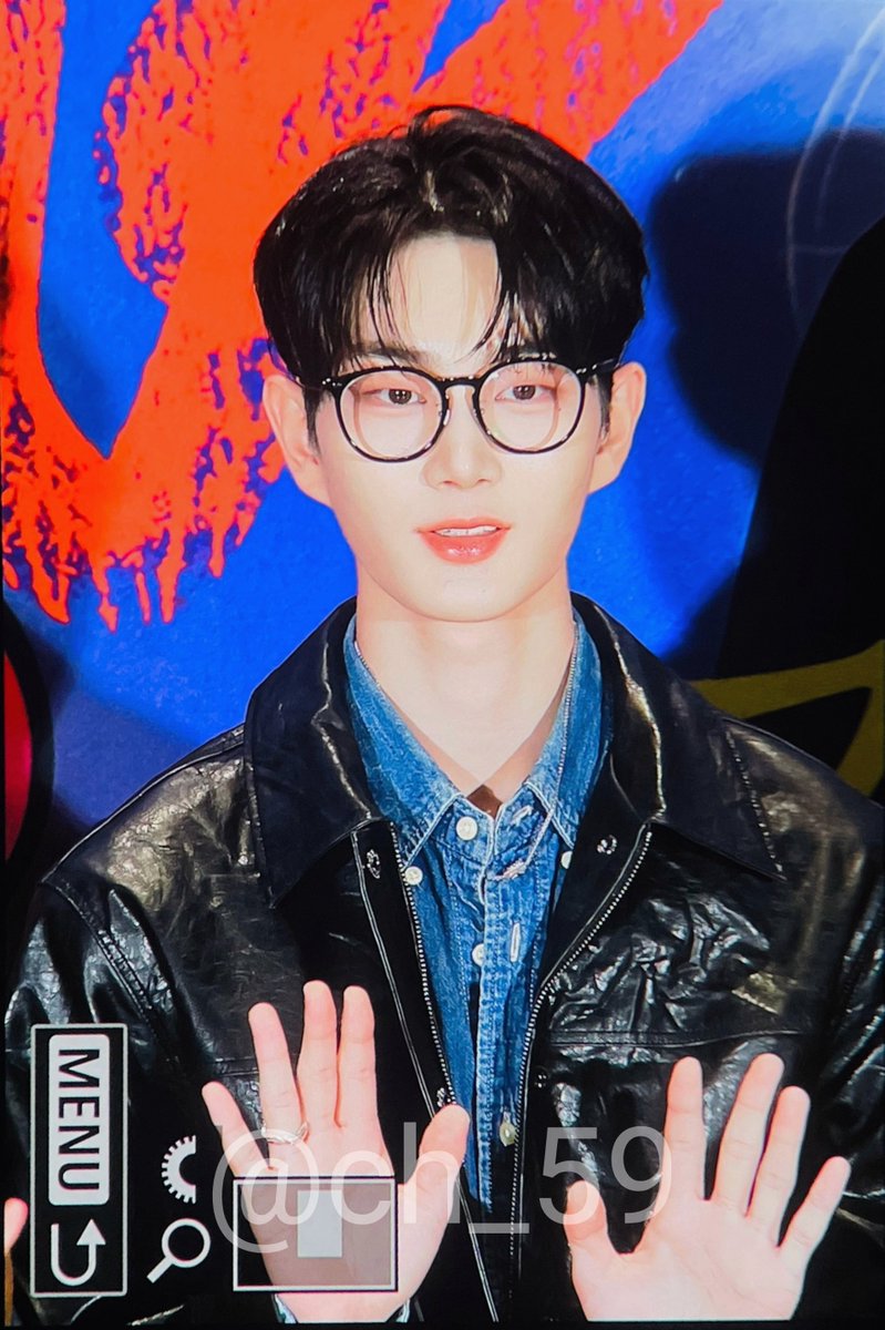241018 스마트폰을 떨어트렸을 뿐인데 시사회 preview

진짜 내가 딱 좋아하는 스타일이잖아ㅏㅏ❤️❤️

#drippin #드리핀 #주창욱 #창욱 #joochanguk #changuk