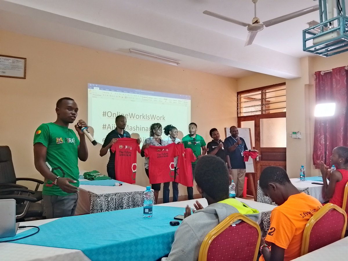 OscarReece18784's tweet photo. It is my pleasure to attend this Coast Region online workers’ meetup organized by @eMobilisXAjira at the Premier TTNP, Voi.
#OnlineWorkIsWork
#AjiraMashinani https://t.co/dyz2KqnMpk