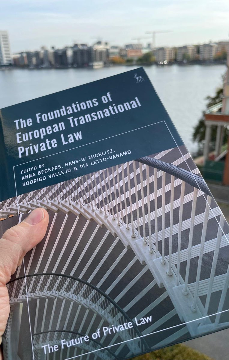 The world is moving from a legislative paradigm of global free trade to one of global control of trade, justified through global #sustainability and local #resilience. We analyze the legal foundations and regulatory techniques of the EU's approach to control through GVCs.