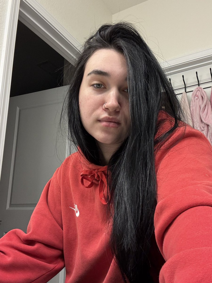 insidejadeswrld's tweet photo. Why am I up I need sleep https://t.co/WySch0xQ24