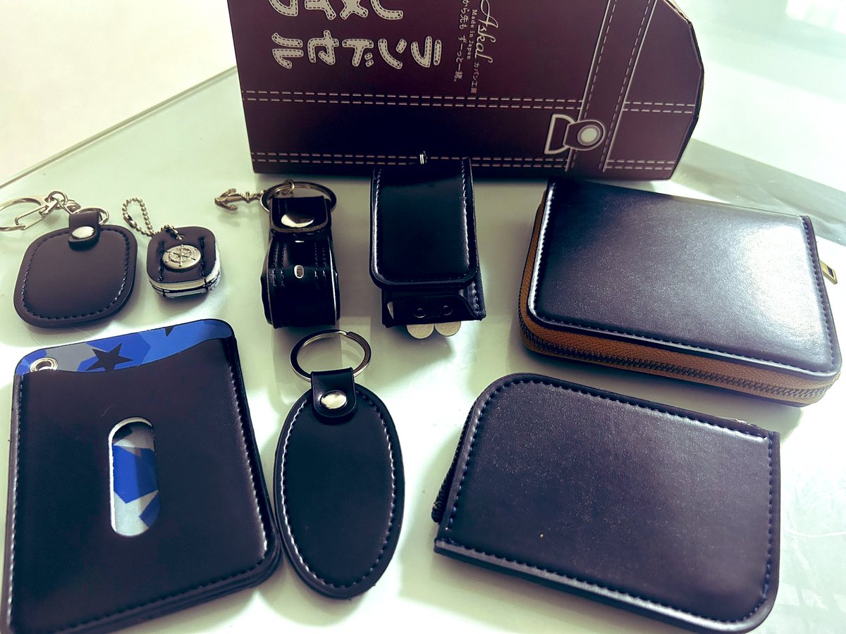 kiyon2208's tweet photo. 推し活関係無いけど…
息子のランドセルのリメイク品が届いたんだけど思ってた以上に良い感じ🥰
出来上がりを楽しみに今は100均の定期入れと小銭入れ使ってるから見たら早速使いそう🤭
二つ折り財布は名前の刺繍も入れてもらって大人になっても使えそうだよ✨✨
#ランドセルリメイク
#Askal https://t.co/9VXmNHfen1
