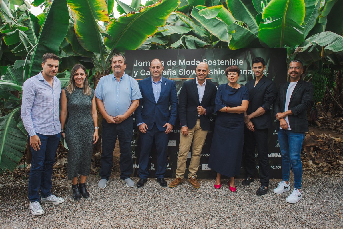 tenerifemoda's tweet photo. 🙌🏼 Continuamos trabajando, junto al Gobierno de Canarias, @proexca y Cabildos, para avanzar hacia una moda sostenible. Este jueves se han celebrado las Jornadas de Moda Consciente: artesanía, innovación y talento.
#ModaCanaria #Proexca #ModaSostenible #SlowFashion #TenerifeModa https://t.co/uwH1QNeGGz