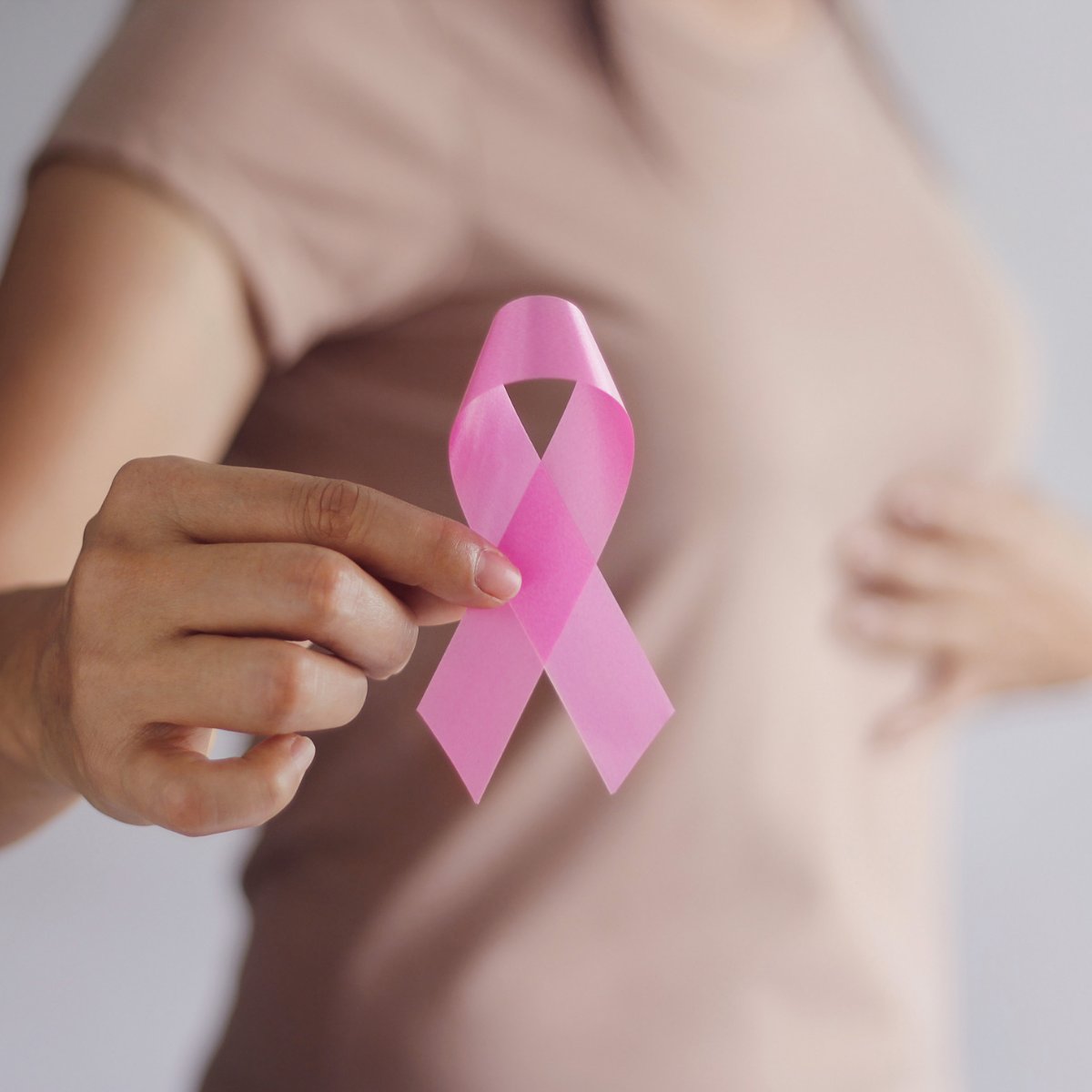 genomDE (@genomde) on Twitter photo Rund jede 8. Frau erkrankt in ihrem Leben an Brustkrebs. Bei etwa 3 von 10 Betroffenen liegt eine Vererbung vor.
🎗Im Brustkrebsmonat Oktober wird über die Erkrankung aufgeklärt.
Hilfreiche Links:
👉<a href="/KID_DKFZ/">Krebsinformationsdienst</a>: krebsinformationsdienst.de/brustkrebs
👉<a href="/BRCA__Netzwerk/">BRCA-Netzwerk e.V.</a>: brca-netzwerk.de/familiaere-kre… Rund jede 8. Frau erkrankt in ihrem Leben an Brustkrebs. Bei etwa 3 von 10 Betroffenen liegt eine Vererbung vor.
🎗Im Brustkrebsmonat Oktober wird über die Erkrankung aufgeklärt.
Hilfreiche Links:
👉<a href="/KID_DKFZ/">Krebsinformationsdienst</a>: krebsinformationsdienst.de/brustkrebs
👉<a href="/BRCA__Netzwerk/">BRCA-Netzwerk e.V.</a>: brca-netzwerk.de/familiaere-kre…