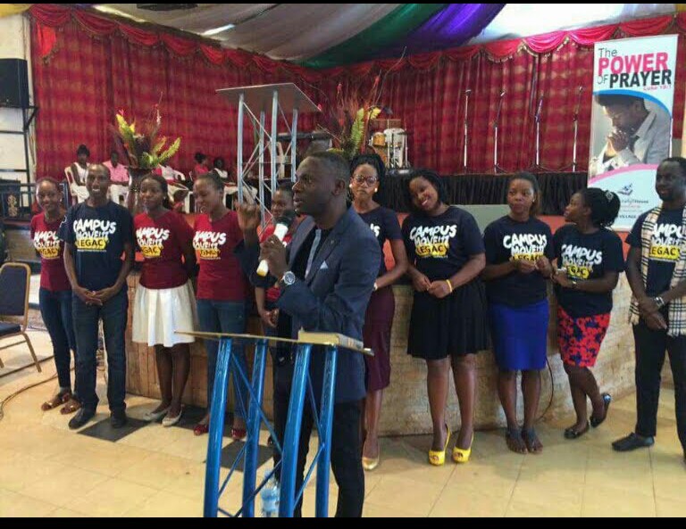CampusMove's tweet photo. It's a flashback Friday; campus move team 2017 &amp; 2024 #FBF
#CampusMove2017   #CampusMove2024 https://t.co/k2w0pqYwWV