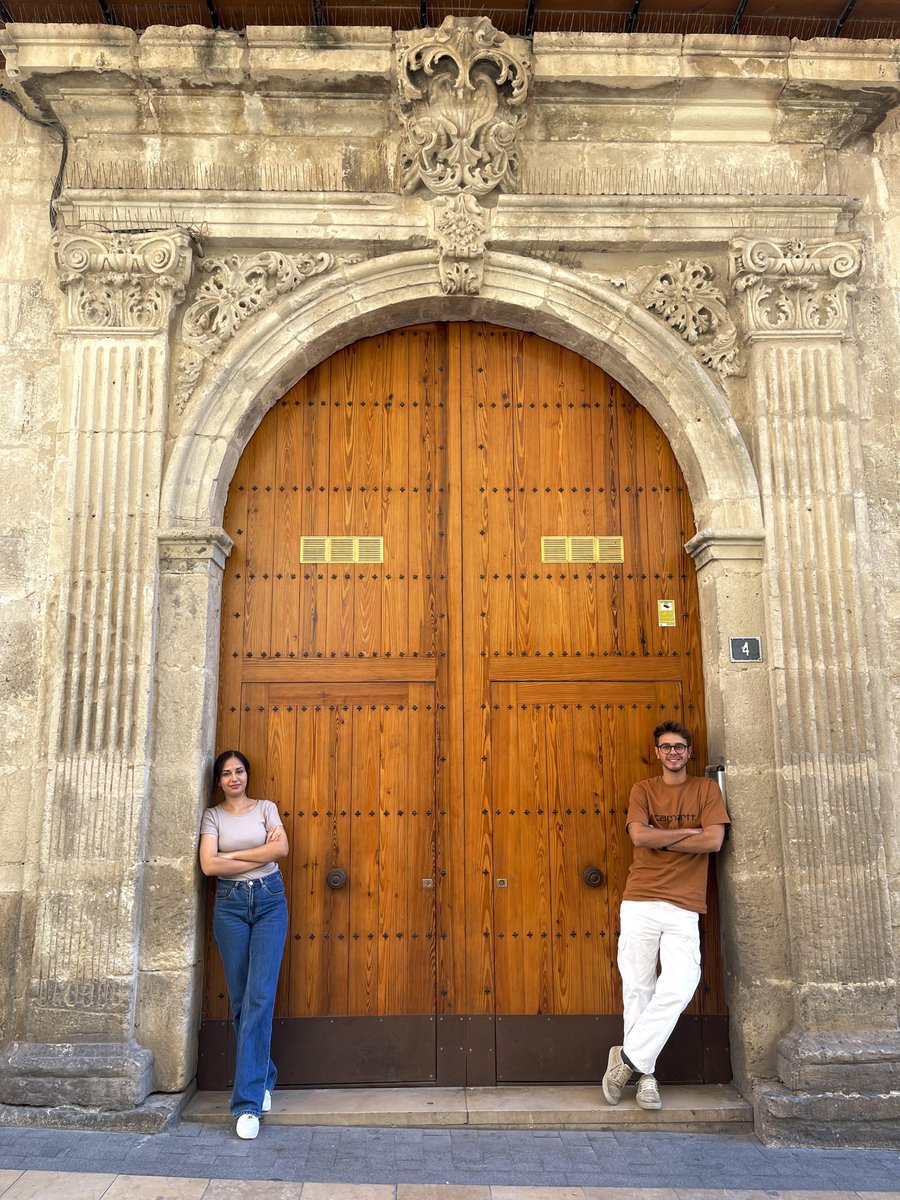 ❤️ Lo chulo de tener la oficina en el casco antiguo de #Alicante es que podemos presentaros a nuestro nuevo equipo de prácticas en el mejor escenario 🙌🏽 ¡Bienvenidos Diego y Noa!

#intermundoteam #intermundocomunicación #alicante #agenciacomunicacion #internship