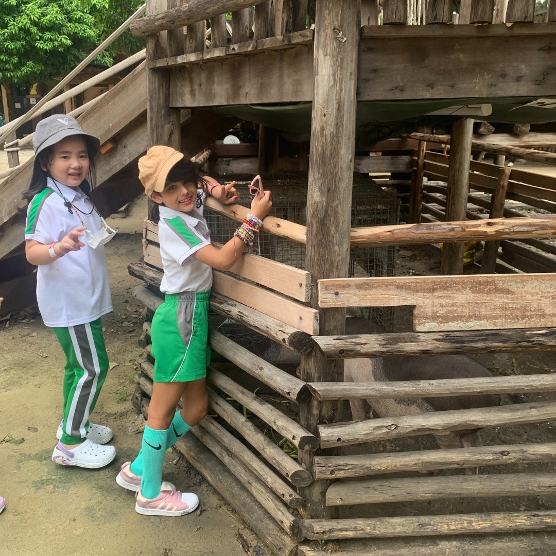 versoschool's tweet photo. During trip to Safari Garden, C1-2 learners explored diverse play spaces featuring sand pits&amp; wooden adventure structures. This hands-on experience inspired them with fresh ideas for enhancing our school's play areas&amp;encouraged creative thinking about community development. https://t.co/vCPZxDcE8G